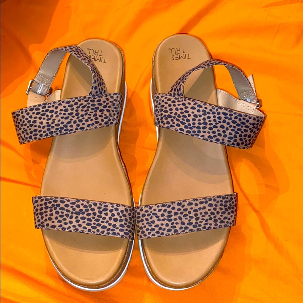 Platform sandals - Picture 2 of 3